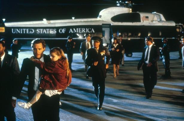 Bill Pullman,Mae Whitman