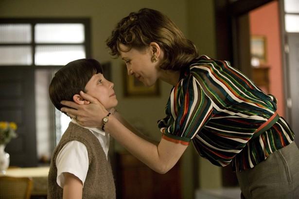 Asa Butterfield,Vera Farmiga