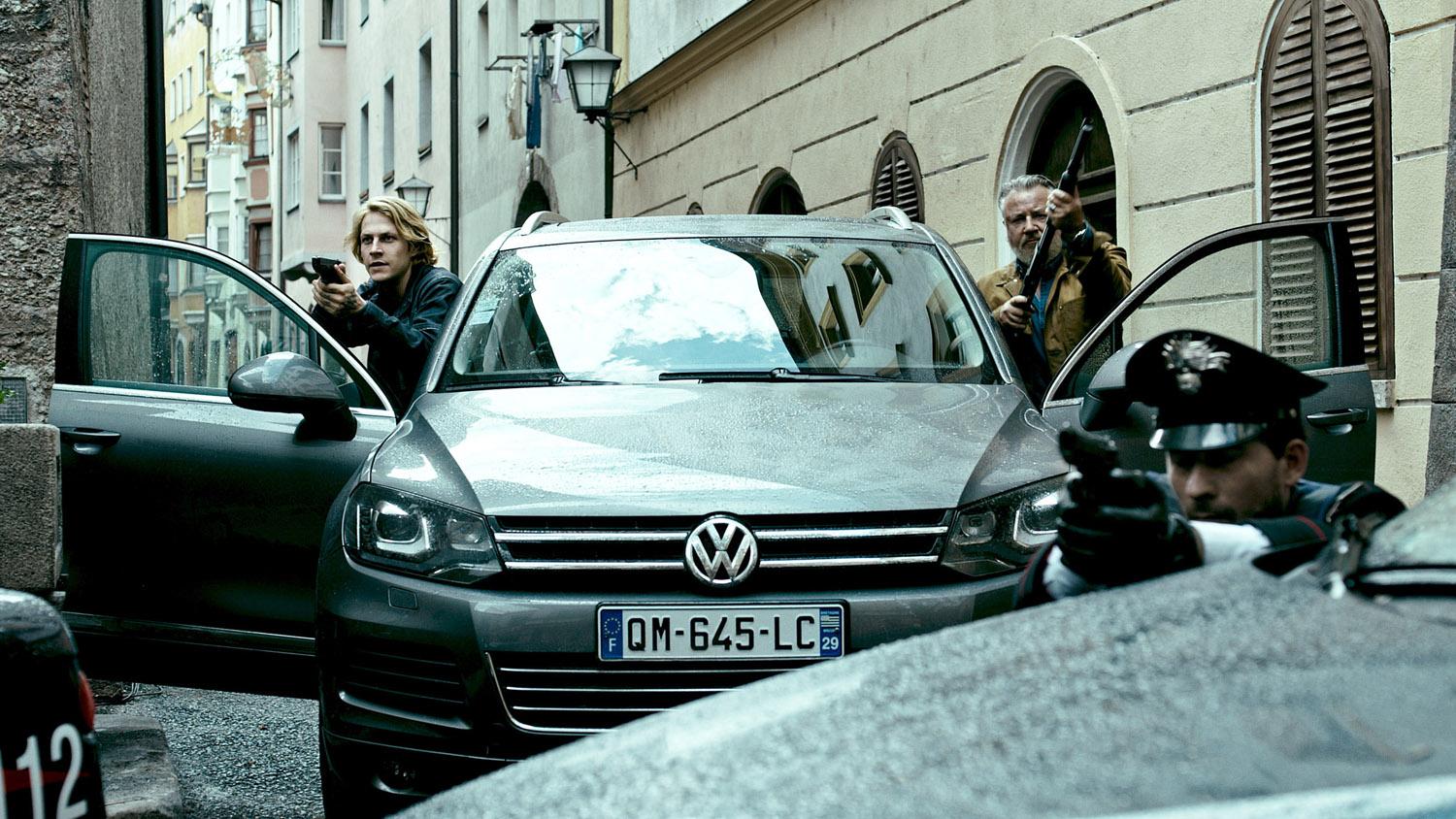 Ray Winstone, Luke Bracey