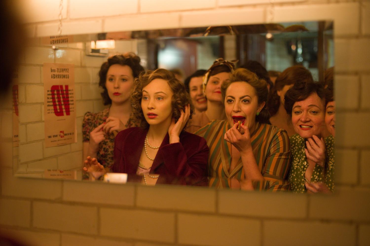 Sarah Gadon, Bel Powley