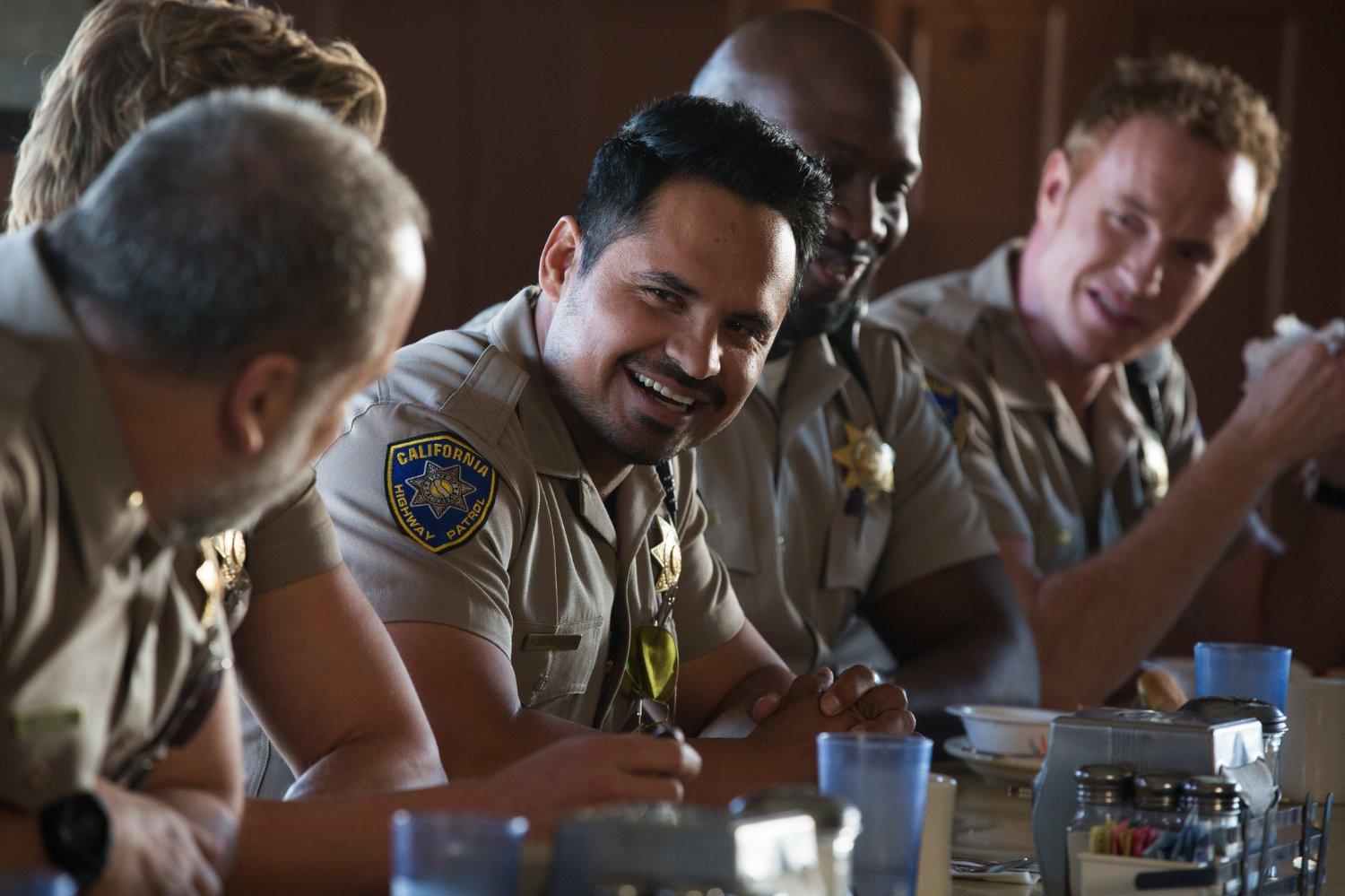 Michael Peña, Ryan Hansen, Vincent D'Onofrio