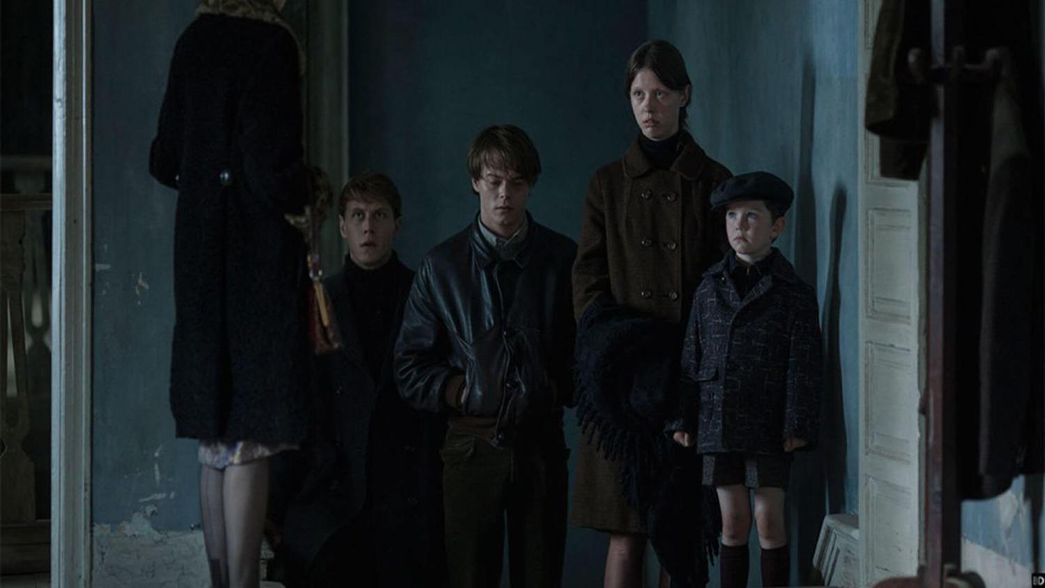Mia Goth, George MacKay