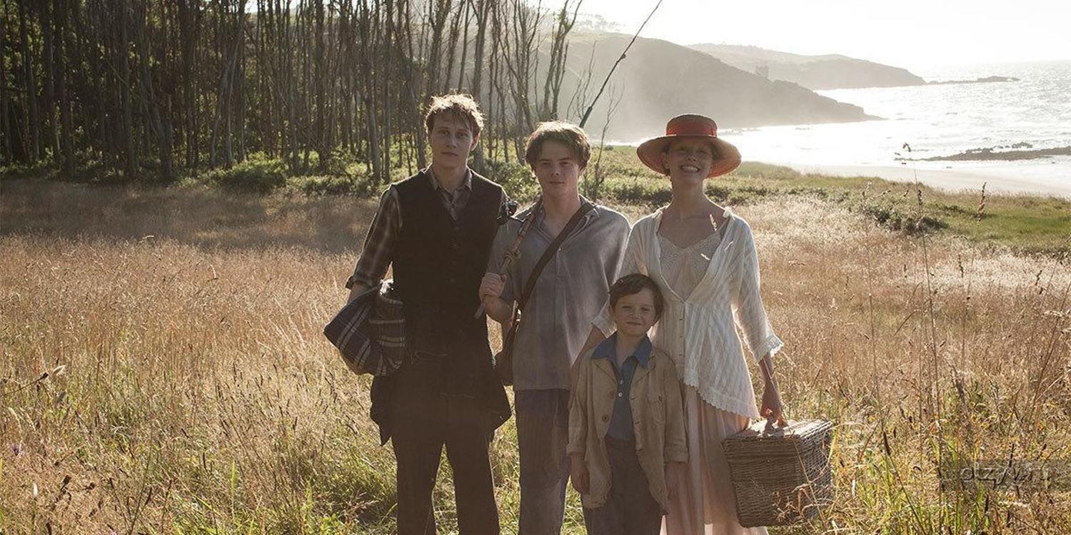 Mia Goth, George MacKay