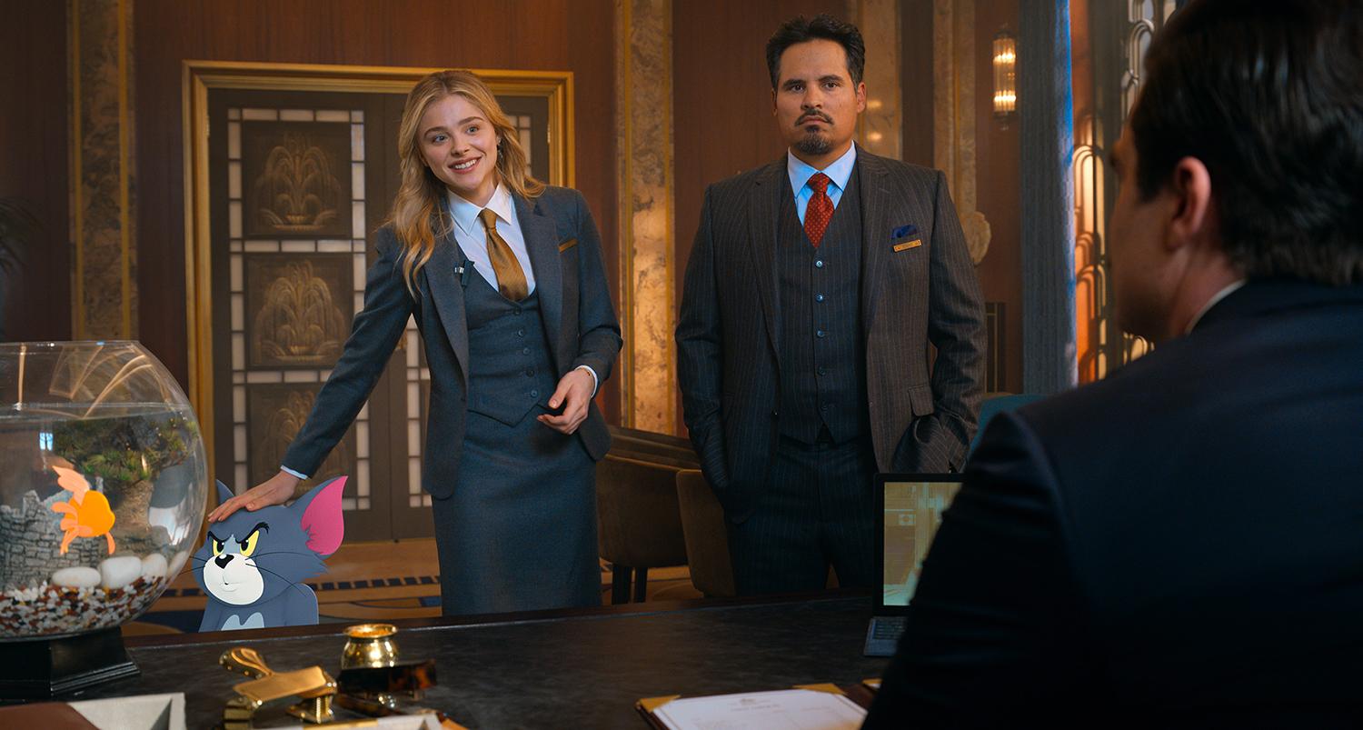 Chloe Grace Moretz, Michael Peña