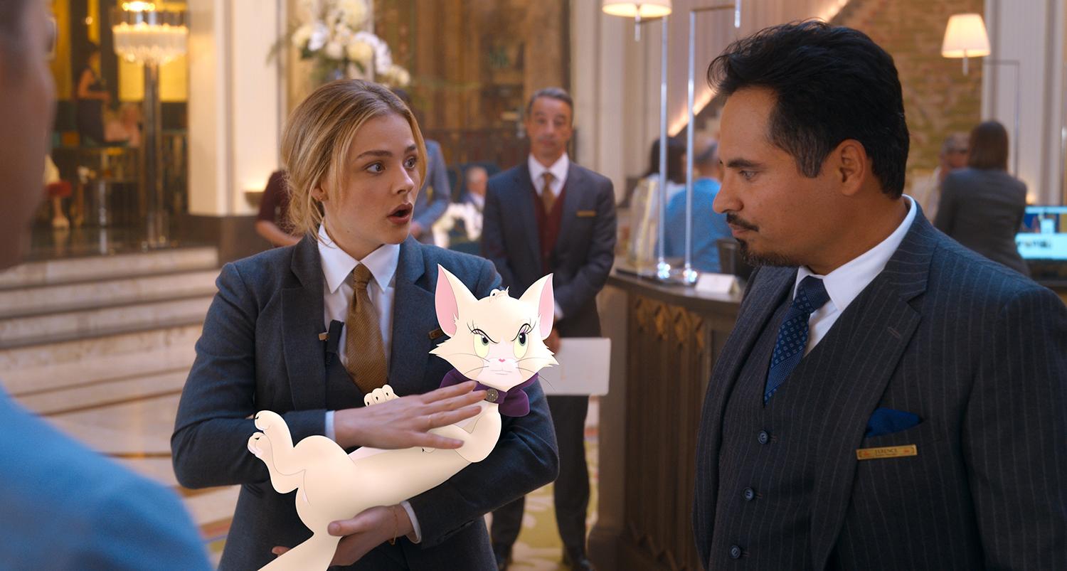 Chloe Grace Moretz, Michael Peña