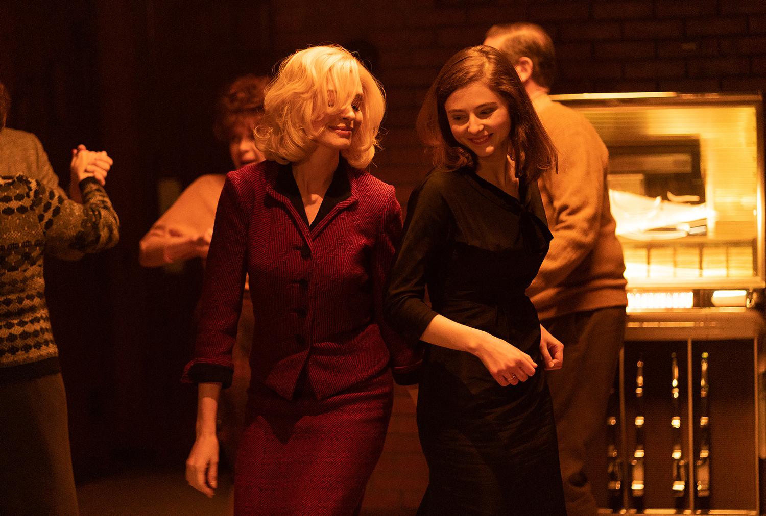 Anne Hathaway, Thomasin Harcourt McKenzie