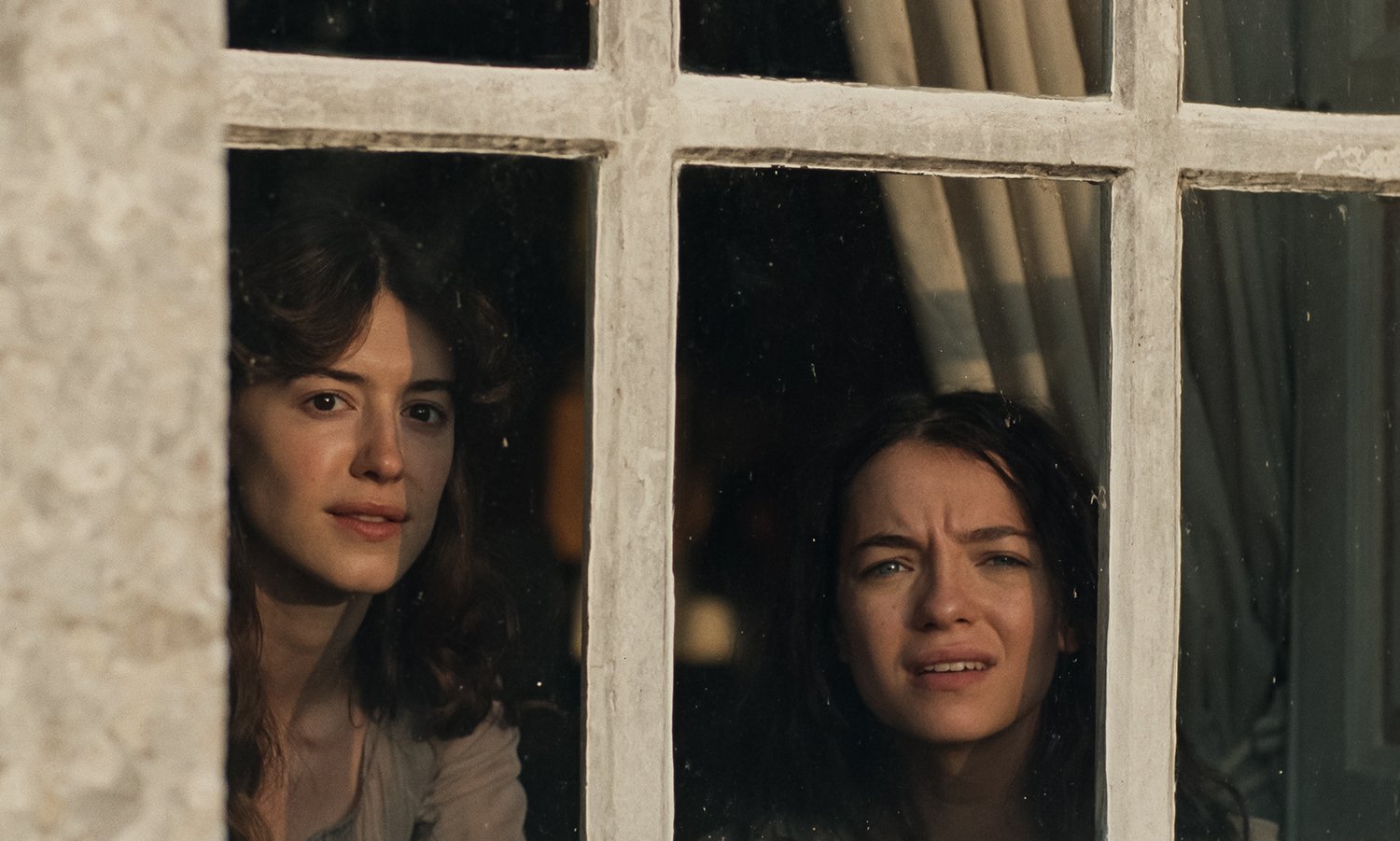 Daisy Edgar-Jones, Esmé Creed-Miles